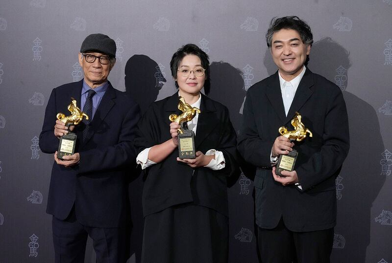 《石门》剪接师廖庆松（左）、《石门》导演黄骥（中）和大冢龙治（右）。（美联社图片）