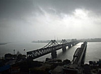 DandongBridge200.jpg