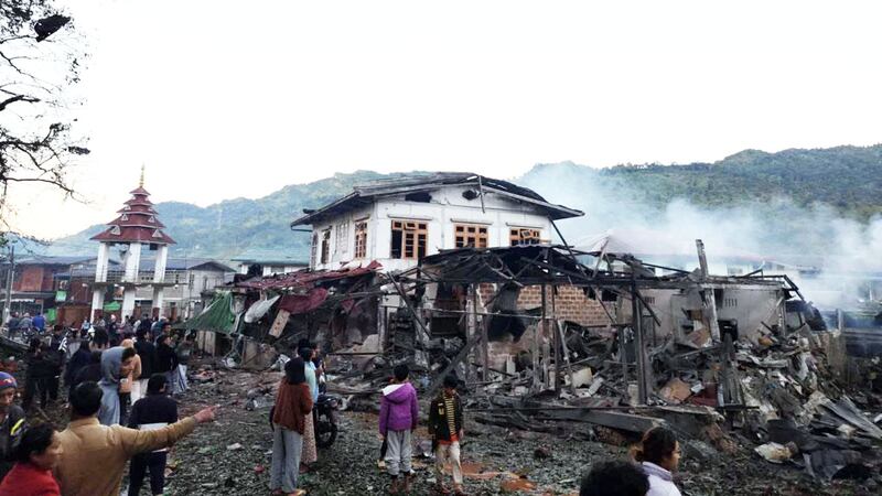 လေကြောင်းပစ်ခတ်မှုကြောင့် ပျက်စီးသွားသည့် မန္တလေးတိုင်း၊ မိုးကုတ်မြို့၊ လယ်ဦးရပ်ကွက်ရှိ နေအိမ်အချို့ကို ၂၀၂၄ ခုနှစ်၊ နိုဝင်ဘာလ ၁၂ ရက်နေ့က တွေ့ရစဉ်။ (Photo : The Ta'ang Post)