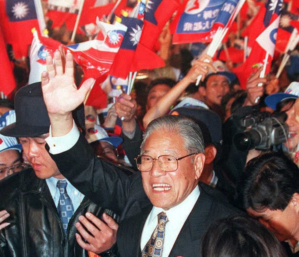 Chinese police hold dissident who pledged allegiance to Taiwan – Radio