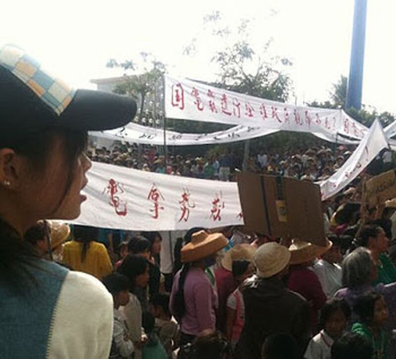 Hainan_powerfactory_protestA_350.jpg