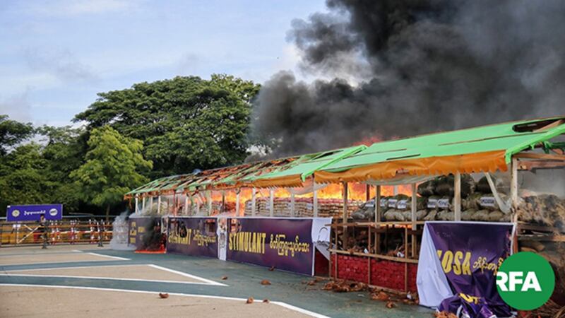 ဖမ်းဆီးရမိတဲ့ မူးယစ်ဆေးဝါးတွေကို ရန်ကုန်မြို့ လှိုင်သာယာမြို့နယ်မှာ ၂၀၁၉ ဇွန် ၂၆ ရက်နေ့က မီးရှို့ဖျက်ဆီးနေစဉ်