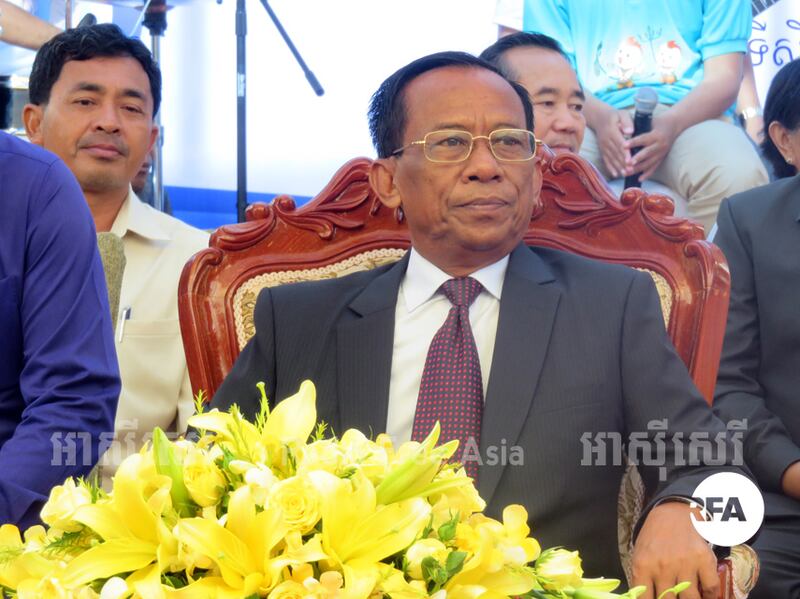 រដ្ឋមន្ត្រី​ក្រសួង​សង្គមកិច្ច អតីត​យុទ្ធជន និង​យុវ​នីតិសម្បទា លោក វង សូត ក្នុង​ទិវា​អូទីស្សឹម (Autism) និង​ដោនសាំងដ្រូម ថ្ងៃ​ទី​២៦ ខែ​មេសា ឆ្នាំ​២០១៧។ 