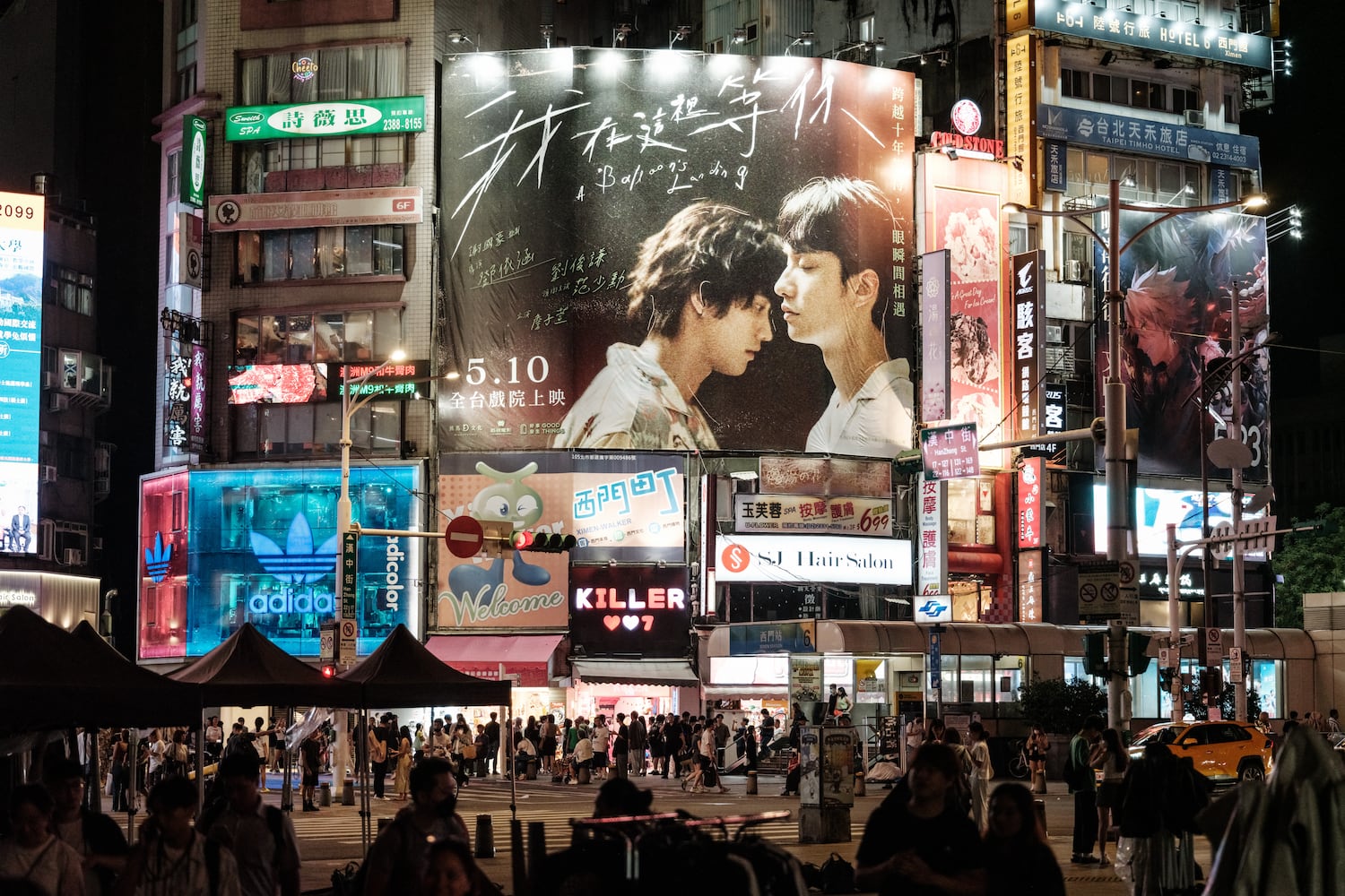 Taiwan warns internet celebrities on collusion after video uproar