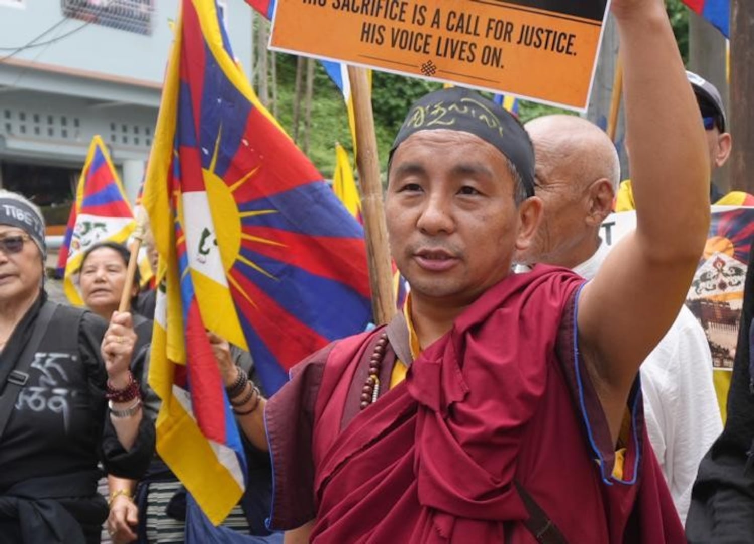 འབྲས་ལྗོངས་སུ་རྒྱ་གཞུང་ལ་ངོ་རྒོལ་གྱི་ལས་འགུལ་སྤེལ་བ་དང་ས་གནས་ཡུལ་མིས་མཉམ་ཞུགས་གནང་པ།