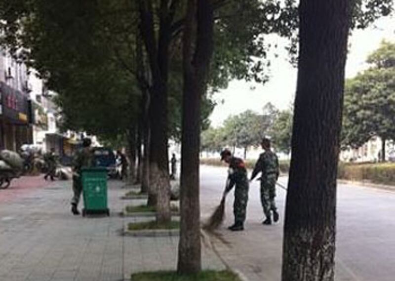 Zhejiang_Zhili_cleaning_street350.jpg