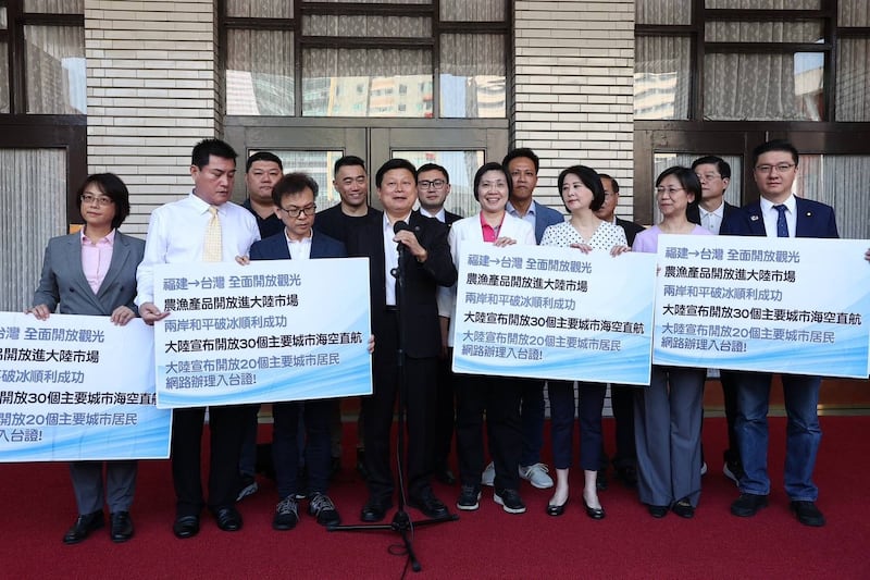 台湾的立法院国民党党团总召集人傅崐萁率领16位国民党立委访问中国。(国民党立法院党团提供)
