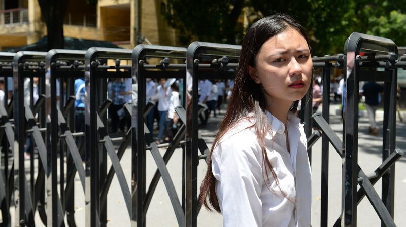 Một học sinh THPT sau ngày đầu tiên của kỳ thi THPT quốc gia tại Hà Nội vào năm 2015. AFP