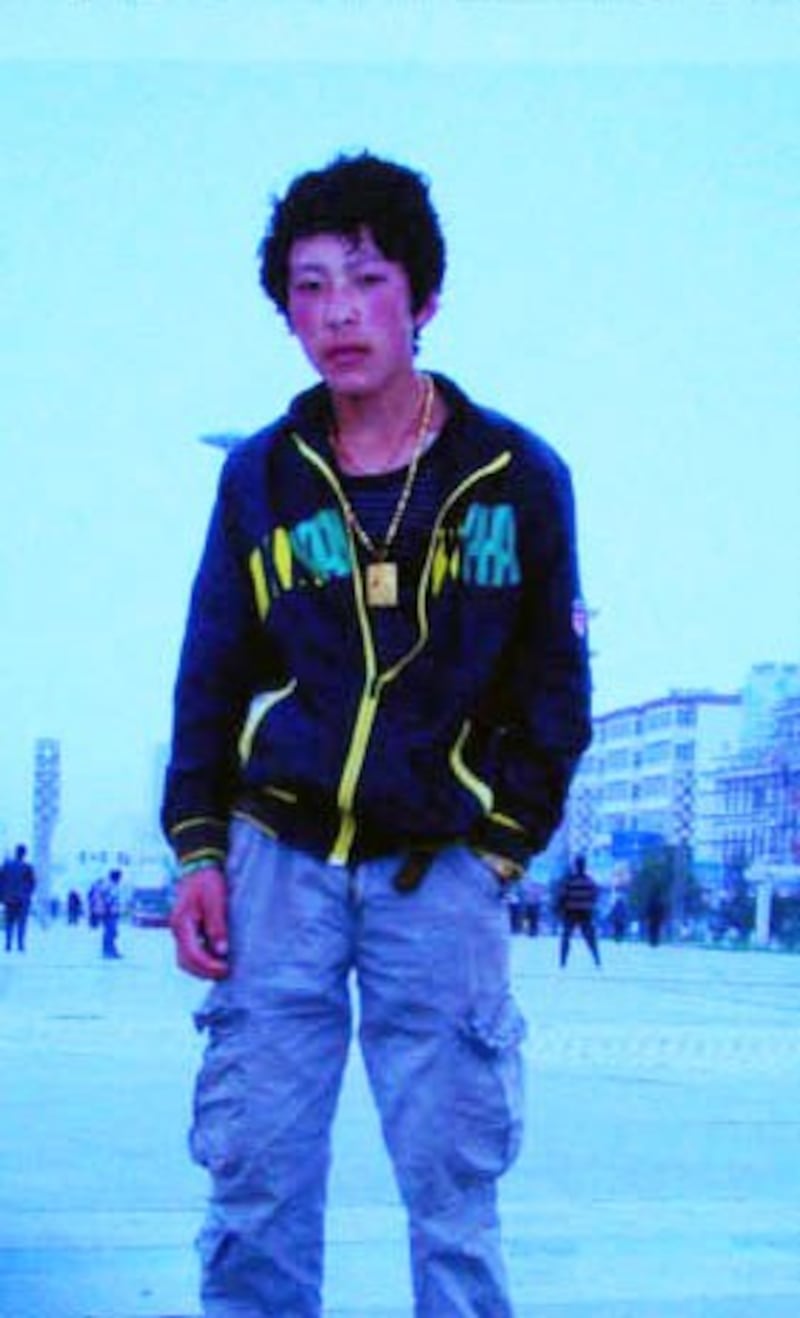 图片:11月26日自焚身亡的甘肃夏河县阿木去乎镇18岁藏人贡觉次仁。(受访人提供)