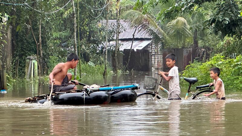 ရန်ကုန်တိုင်း၊ လှည်းကူးမြို့ အနိမ့်ပိုင်းရပ်ကွက်များ ရေကြီးရေလျှံနေသည်ကို ၂၀၂၃ အောက်တိုဘာ ၈ ရက်နေ့က တွေ့ရစဉ်။ (Photo : RFA)