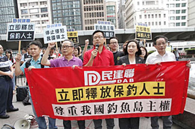 香港的民建聯周四(8月16日)前往日本駐港領事館,抗議日本拘留保釣人士的行為。(民建聯提供)