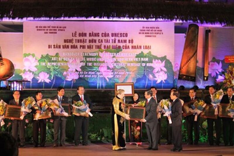 Lễ đón nhận bằng của UNESCO vinh danh nghệ thuật Đờn ca tài tử Nam Bộ là Di sản văn hóa phi vật thể đại diện của nhân loại tại TPHCM.