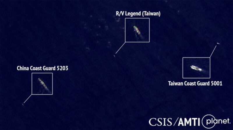 美国华府智库亚洲海事透明倡议组织5月26日发布报告，揭露中国海警船骚扰获授权在菲律宾海域进行台菲联合海洋研究任务的台湾励进研究船。（twitter.com/AsiaMTI）