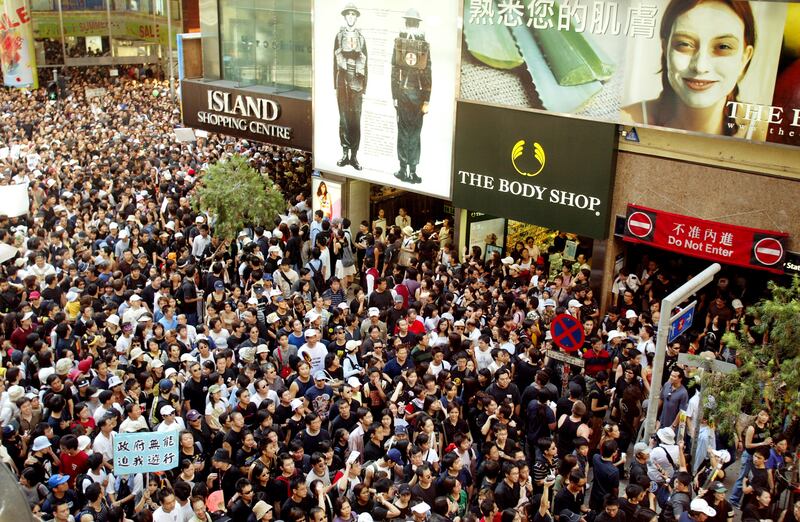 2003年7月1日,民陣首次舉辦7.1遊行。(路透社)