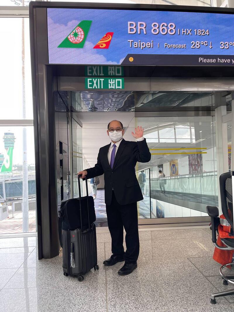 台灣陸委會公布最後一名台北辦台灣駐港官員、經濟組組長倪伯嘉於7月31日回台。（陸委會圖片）