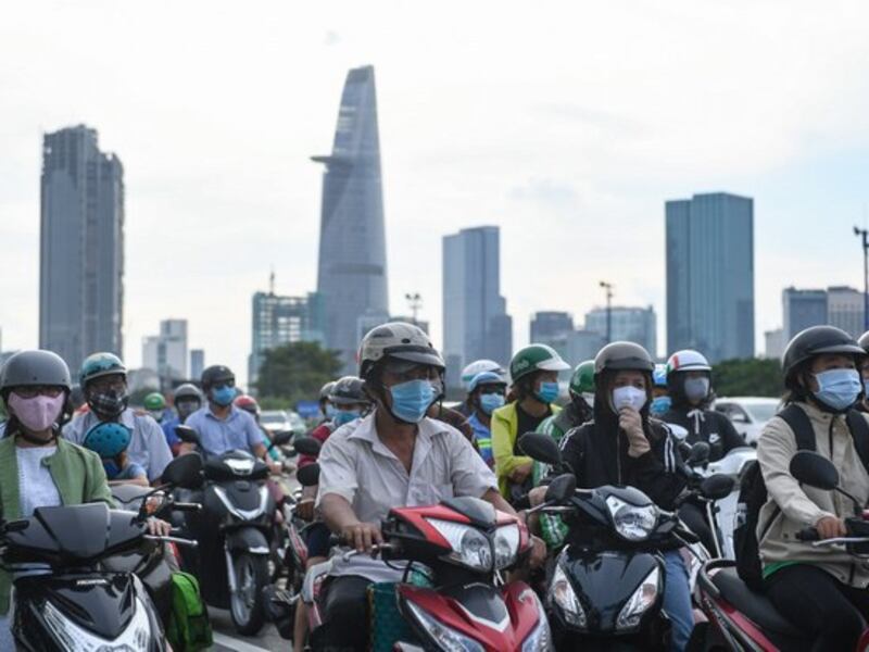 Bài toán xe máy cũ dân nghèo phải dùng và nạn phát thải