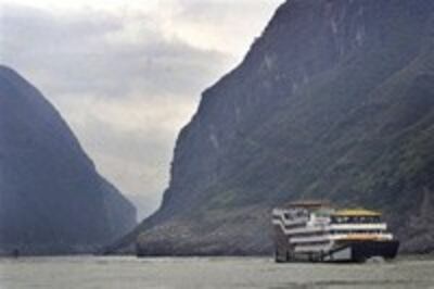 CHINA-DAM-WU-GORGE-200.jpg