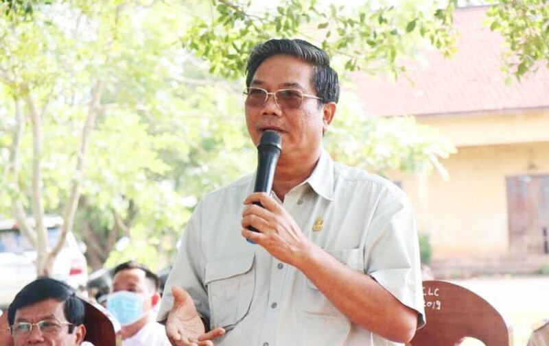 សមាជិក​ព្រឹទ្ធសភាខាង​គណបក្សប្រជាជន​កម្ពុជា លោក ណយ ស្រូន ដែលពាក់ព័ន្ធ​នឹង​ការទន្ទ្រាន​កាន់កាប់​ដី​ខុសច្បាប់ នៅ​តំបន់​ការពារ​ធម្មជាតិ ខេត្ត​មណ្ឌលគិរី។