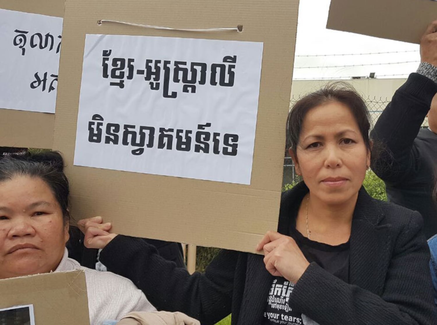 ពលរដ្ឋ​ខ្មែរ​រស់​នៅ​អូស្ត្រាលី​តវ៉ា​ប្រឆាំង​​វត្តមាន​លោក ហ៊ុន ម៉ាណែត នា​ទីក្រុង​ម៉ែលប៊ន (Melbourne) ប្រទេស​អូស្ត្រាលី នៅ​ថ្ងៃ​ទី​៧ ខែ​តុលា ឆ្នាំ​២០១៦។