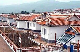 북한 함경남도 함주군 동봉리에 신축 완공된 농촌문화주택단지 전경.
