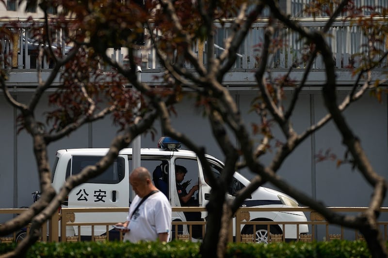 2024年6月4日,北京长安街停着一辆警车。(美联社)