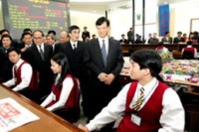 HaNoiStockMarket2_200.jpg