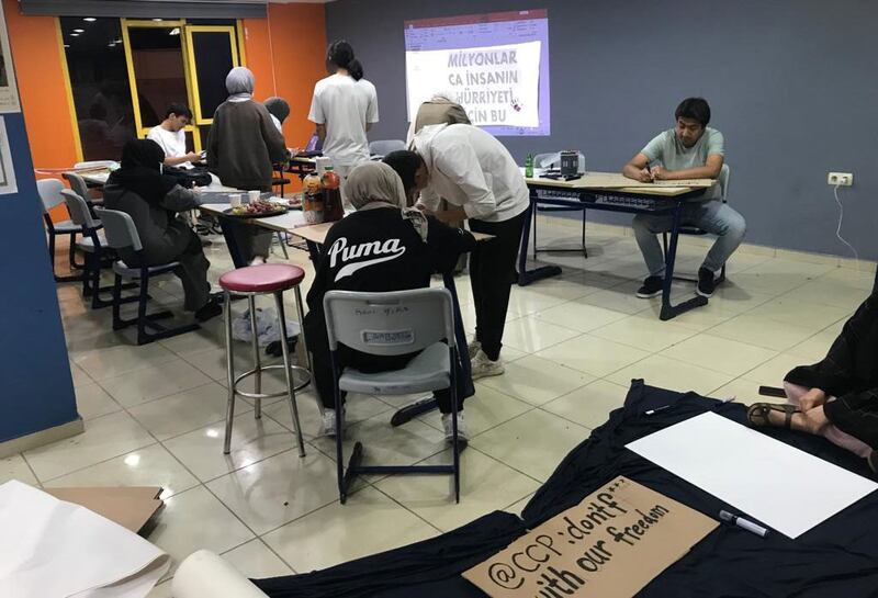 پالۋان ياشلار مەركىزىدە ئۇيغۇر ياشلىرى ئۆزلىرى قىزىققان پەرقلىق پروجەكتلەر ئىشلىمەكتە. 2023-يىلى ئىيۇل، ئىستانبۇل.