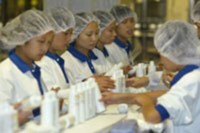 CHINA-workers200.jpg
