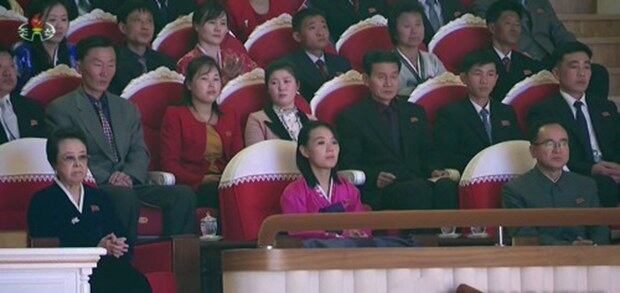 지난 2020년 삼지연극장에서 설 명절기념공연을 관람하고 있는 김경희와 김여정.