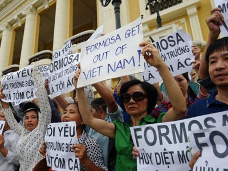 Vietnamese protesters demonstrate against Taiwanese conglomerate Formosa during a rally in downtown Hanoi, May 1, 2016.