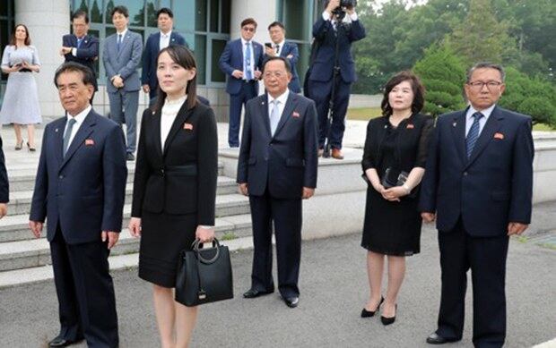 김정은 북한 국무위원장이 지난달 30일 도널드 트럼프 미국 대통령과의 판문점 회동에 정예 측근들을 대동해 눈길을 끌었다. 왼쪽부터 김 위원장의 의전을 전담한 김창선 국무위원회 부장, 여동생인 김여정 제1부부장, 리용호 외무상, 최선희 외무성 제1부상. 