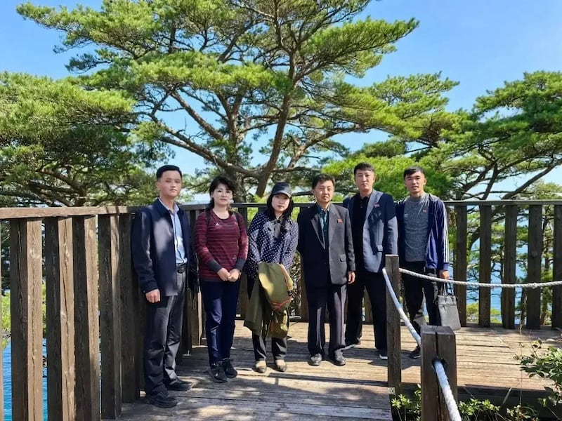 러시아 '표범의 땅' 국립공원 둘러보는 북한 국토환경보호성 대표단.