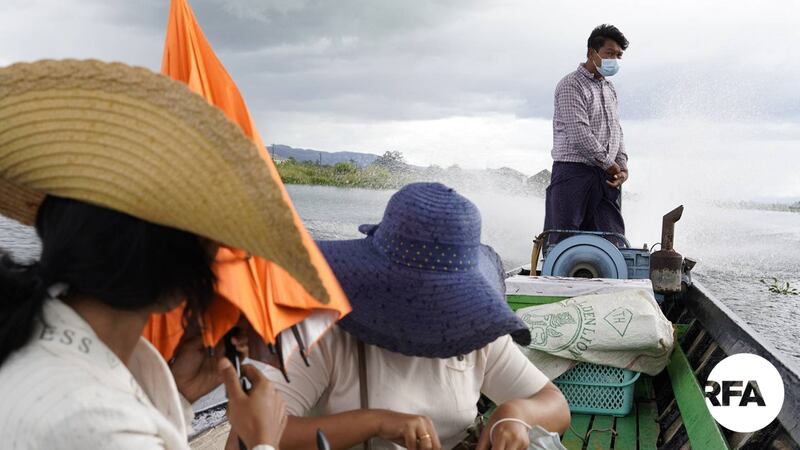 winmoekyaw-boat.jpg