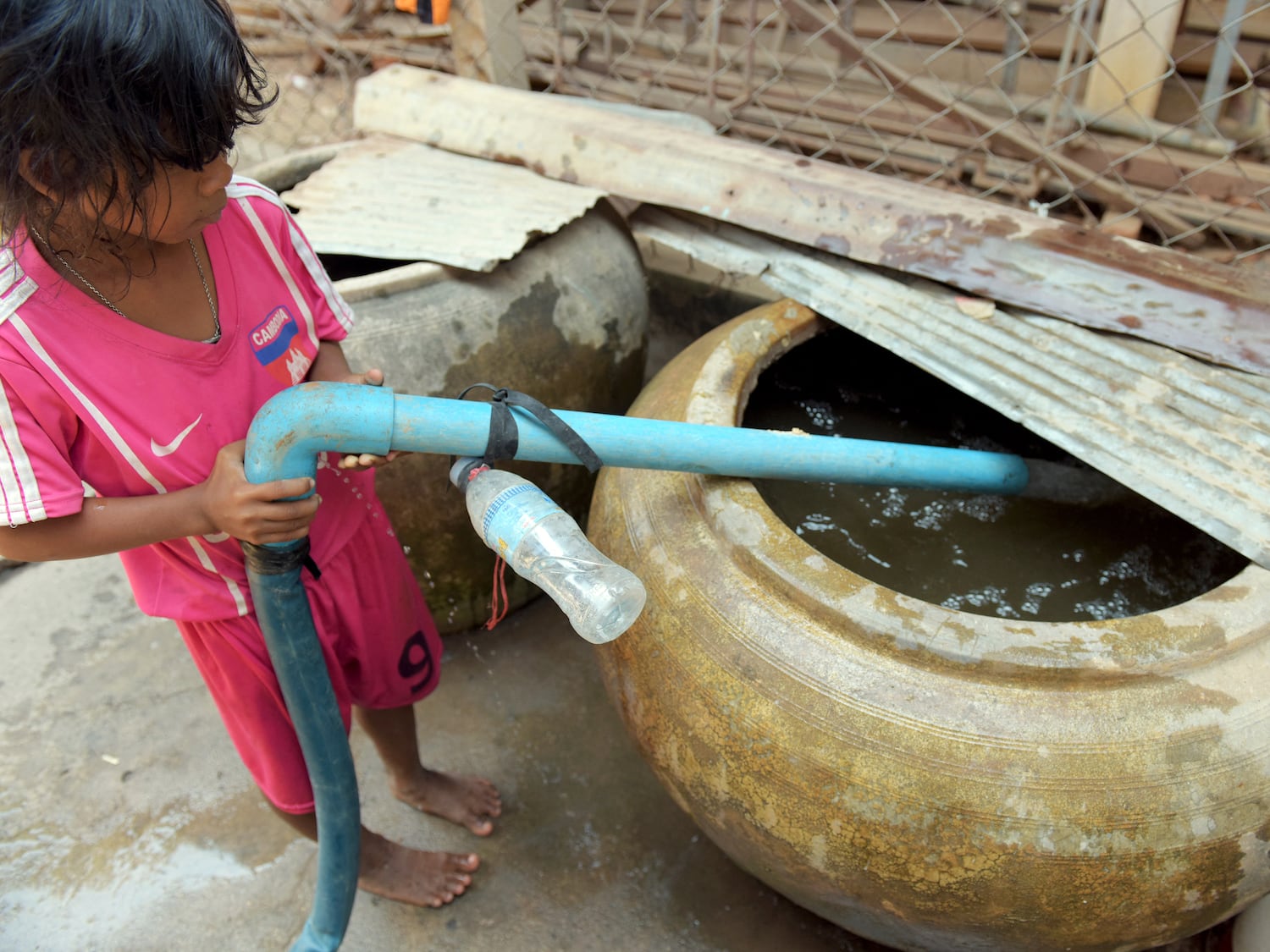 Hundreds block Cambodian highway to protest irrigation water shortage