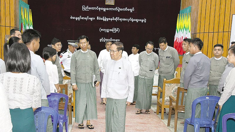 ပြည်ထောင်စုရွေးကောက်ပွဲကော်မရှင် မဲစာရင်းစီမံခန့်ခွဲမှုနှင့် ပတ်သက်သည့် အလုပ်ရုံဆွေးနွေးပွဲကို ၂၀၂၄ ခုနှစ် ဇူလိုင်လ ၇ ရက်နေ့က နေပြည်တော်တွင် ကျင်းပခဲ့စဉ်။ (Photo: Myanmar Military)