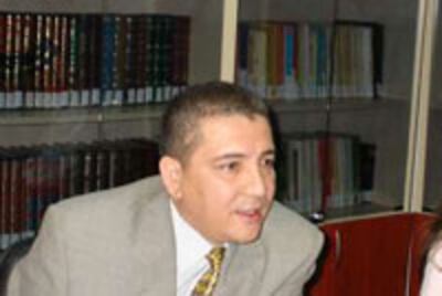 دوكتور ئەركىن ئەكرەم ئەپەندى