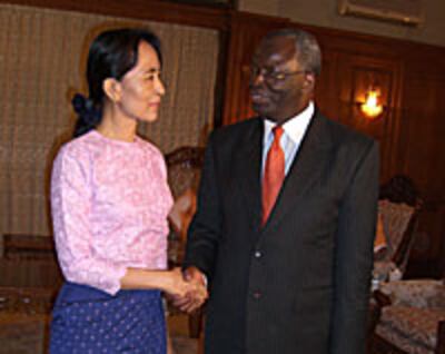 gambari_suu_kyi_11-08-07_20.jpg
