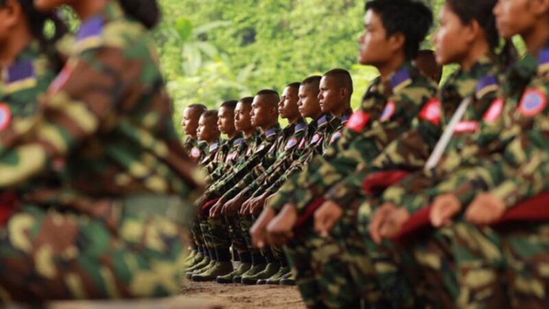 ရက္ခိုင့်တပ်တော် AA တပ်ဖွဲ့ဝင်တွေကို တွေ့ရစဉ်။ ဓာတ်ပုံ- ရက္ခိုင့်တပ်မတော် - သတင်းနှင့် ပြန်ကြားရေးဌာန
