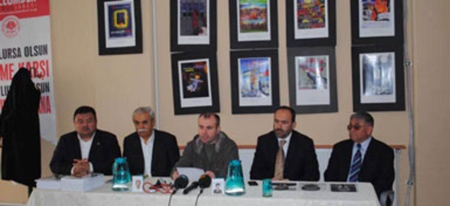 تاجىكىستاندا تۇتۇلغان تۈركىيە پۇقراسى 3 ئۇيغۇر ھەققىدە ئاخبارات ئېلان قىلىش يىغىنى ئۆتكۈزۈلدى. 2011-يىلى 22-يانۋار.