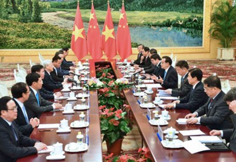 Thủ tướng Trung Quốc Lý Khắc Cường gặp Tổng bí thư đảng cộng sản Việt Nam Nguyễn Phú Trọng tại Bắc Kinh ngày 13 tháng một năm 2017.