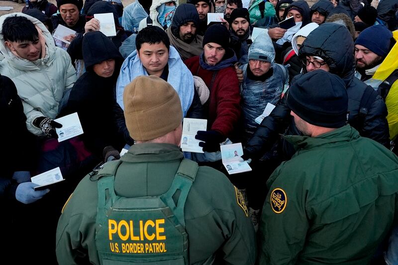 Us Mexico border chinese (2).jpg