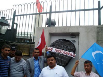 Istanbulda-namayish-qara-gul-chembirek-1001-2010-305