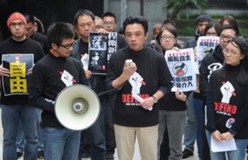 2012年11月27日,台灣“壹傳媒”的員工抗議傳媒大亨黎智英出售台灣“壹傳媒”。(法新社/ Sam Yeh)