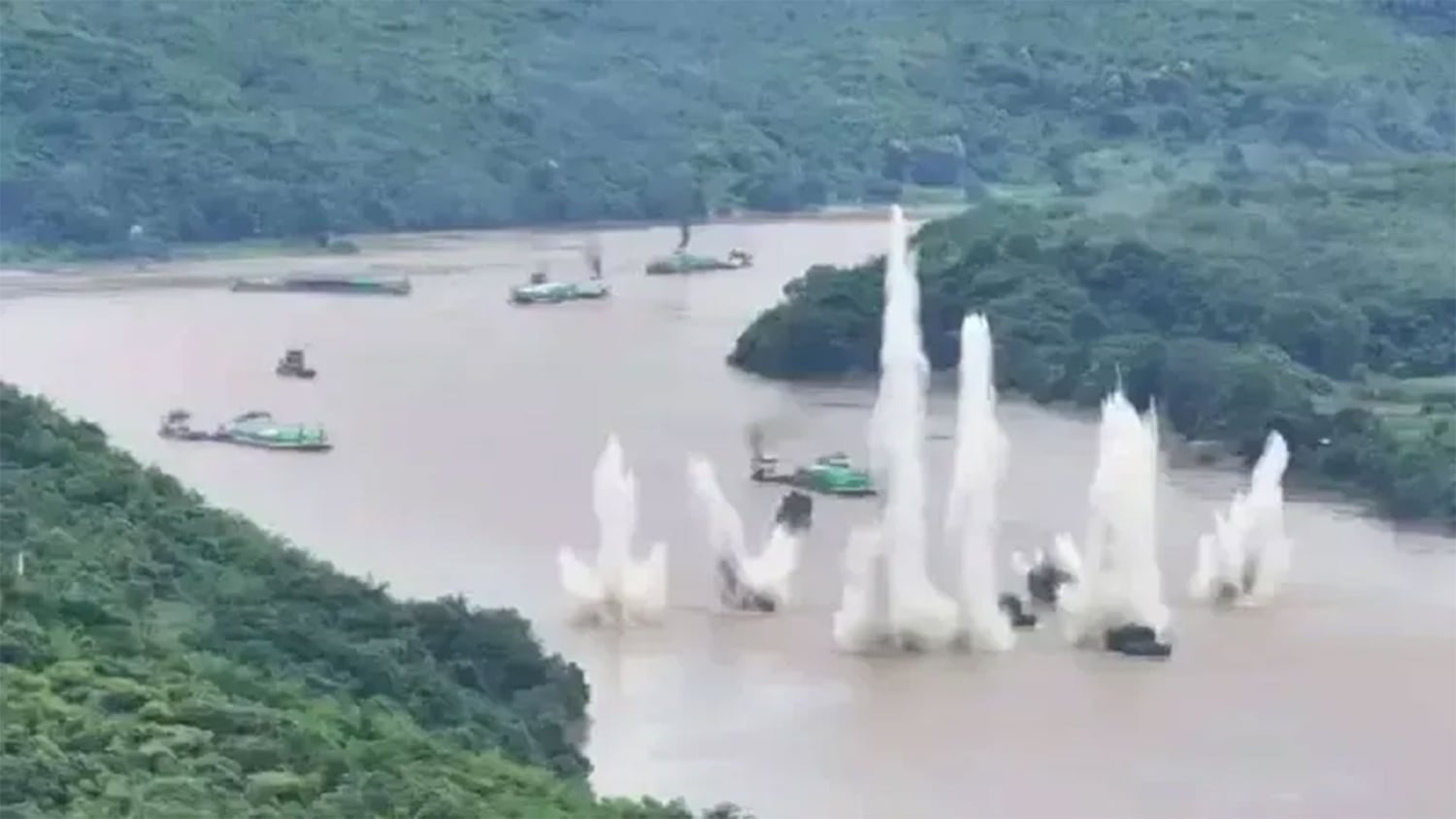 ကချင်ကို စစ်အင်အား ဖြည့်တင်းဖို့ ကြိုးပမ်းနေတဲ့ စစ်တပ်နဲ့ KIA တိုက်ပွဲ ပြင်းထန်