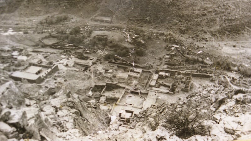 藏传佛教噶玛噶举教派祖寺楚布寺在文革被夷为废墟（据介绍拍摄于1970年代末）。（唯色1998年摄影）