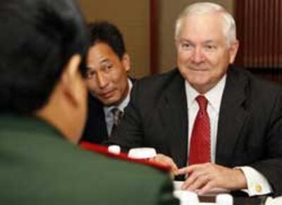 Bộ trưởng Quốc phòng Mỹ Robert Gates tại cuộc họp Đối thoại Shangri-La, một hội nghị an ninh hàng năm, tại Singapore, ngày 04 tháng 06 năm 2010. AFP PHOTO / Carolyn KASTER / POOL.