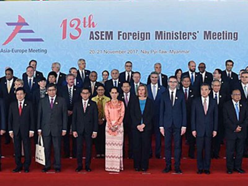Myanmar's de facto leader Aung San Suu Kyi (front, C) and high-ranking diplomats from other countries and regional groups pose for a photo during the opening ceremony of the Asia–Europe Meetings (ASEM) Foreign Ministers' Meeting in Myanmar's capital Naypyidaw, Nov. 20, 2017.