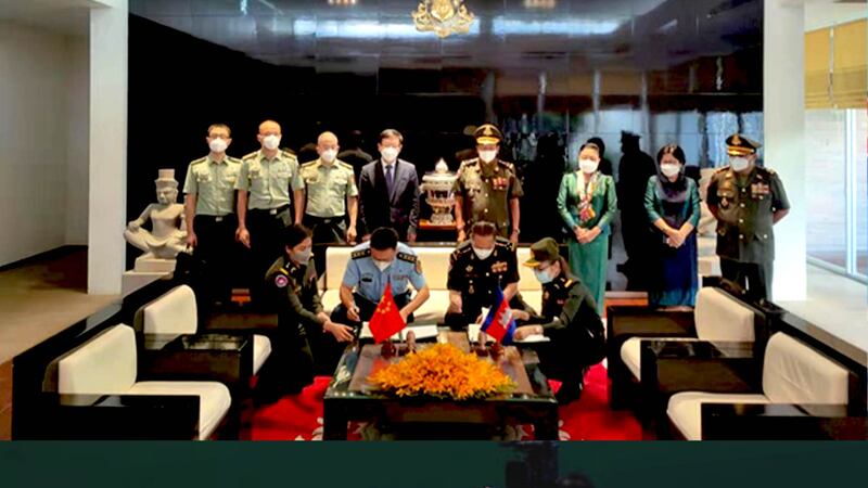 Cambodia and China Army Sign on COVID19 on_23_11_2021.jpg