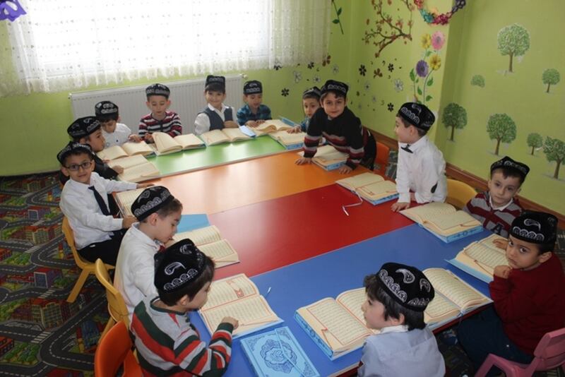 ئىستانبۇلنىڭ سەفاكۆي رايونىدىكى ئۇيغۇر بالىلار يەسىلىسىدىكى پائالىيەتلەردىن بىر كۆرۈنۈش
