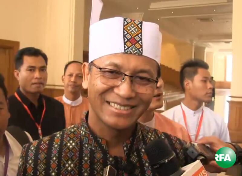 အမျိုးသားလွှတ်တော်မှာ မဲ အနိုင်ရပြီး ဒုတိယသမ္မတဖြစ်လာတဲ့ ဦးဟင်နရီ ဗန်ထီးယူ ကို တွေ့ရစဉ်